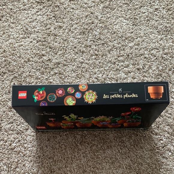 New LEGO Tiny Plants Botanicals Set Mini Plants and Succulents Build And Play - Picture 4 of 5